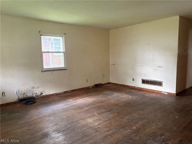 860 Mercer Avenue, Akron, OH 44320