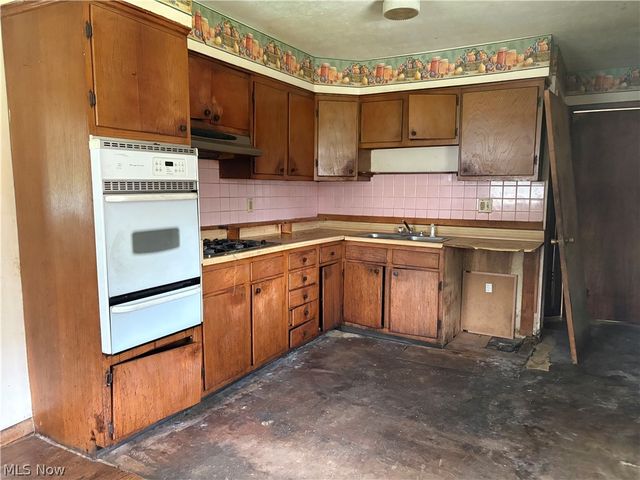 860 Mercer Avenue, Akron, OH 44320