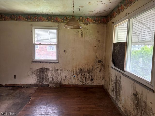 860 Mercer Avenue, Akron, OH 44320