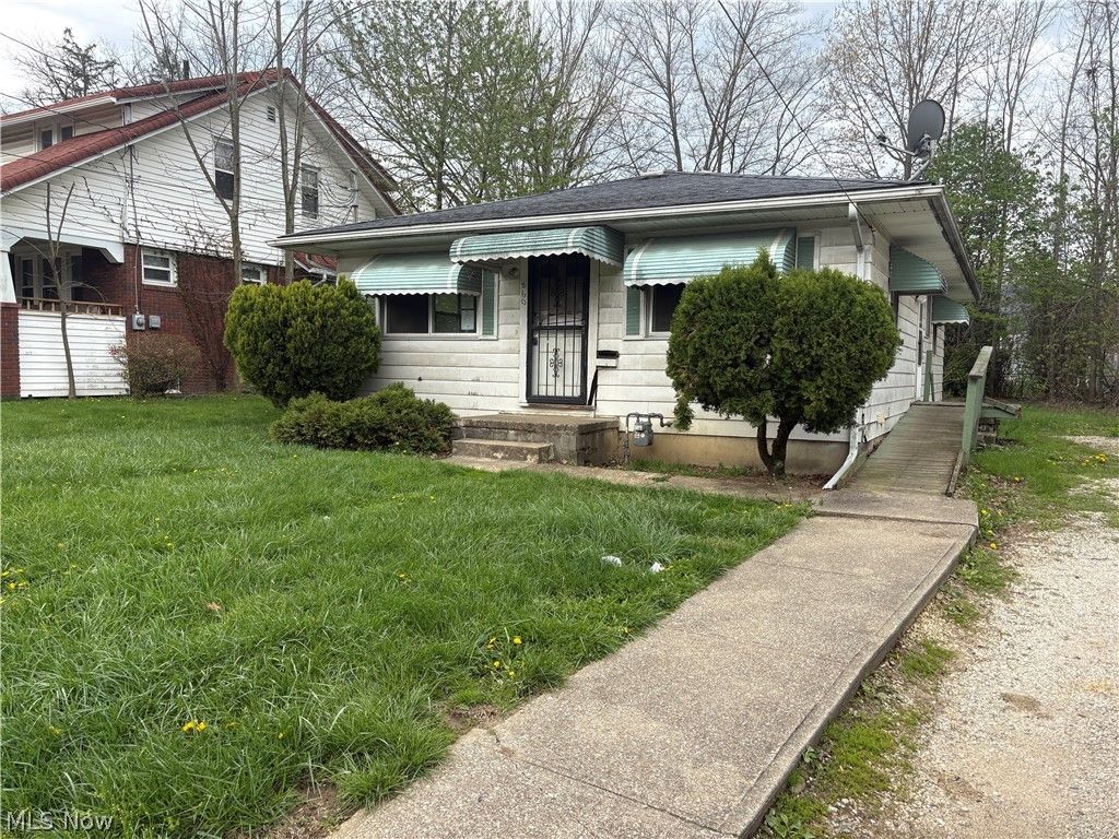 860 Mercer Avenue, Akron, OH 44320