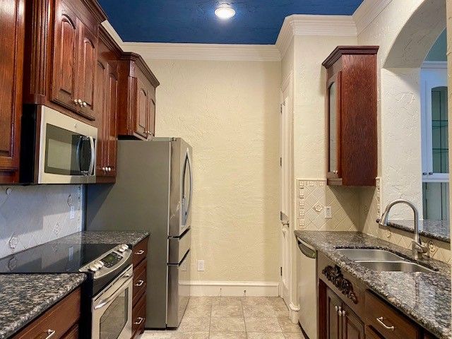 550 Rockingham Drive, Irving, TX 75063