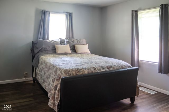 704 Della Road, Columbus, IN 47203