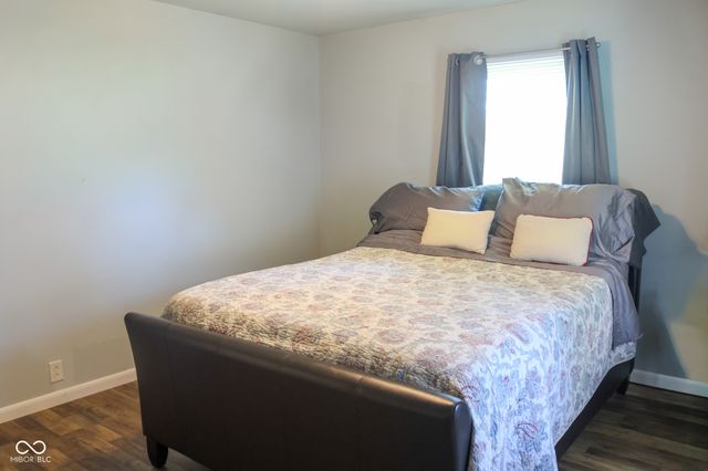 704 Della Road, Columbus, IN 47203