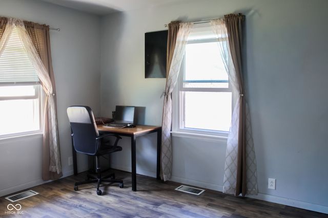 704 Della Road, Columbus, IN 47203