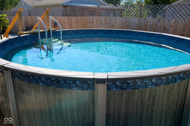 704 Della Road, Columbus, IN 47203