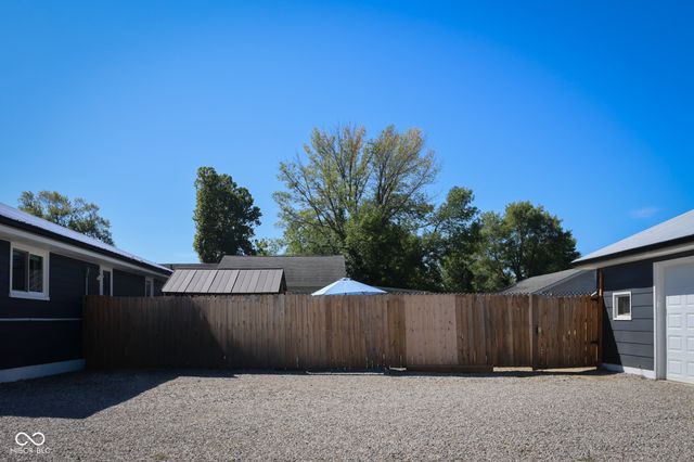 704 Della Road, Columbus, IN 47203