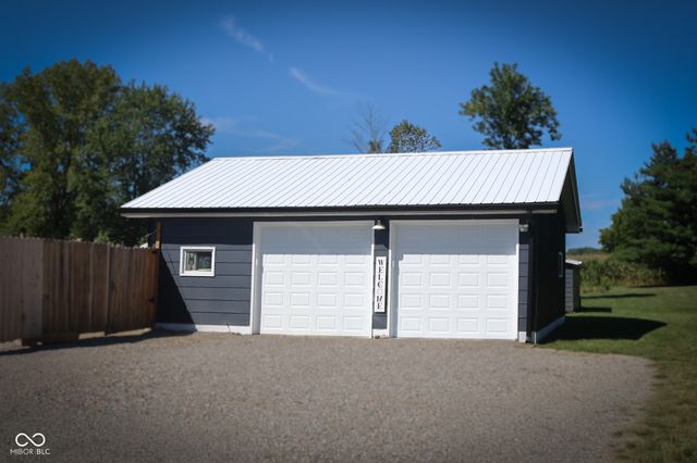 704 Della Road, Columbus, IN 47203