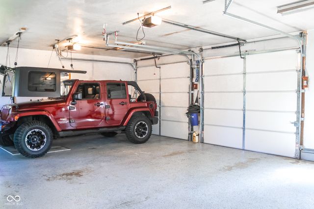 704 Della Road, Columbus, IN 47203