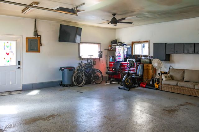 704 Della Road, Columbus, IN 47203