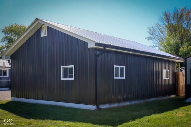 704 Della Road, Columbus, IN 47203