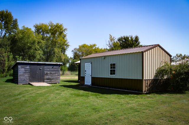 704 Della Road, Columbus, IN 47203