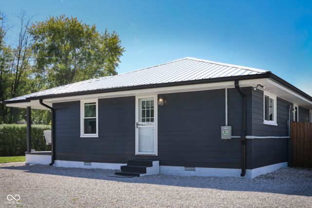 704 Della Road, Columbus, IN 47203