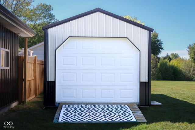 704 Della Road, Columbus, IN 47203