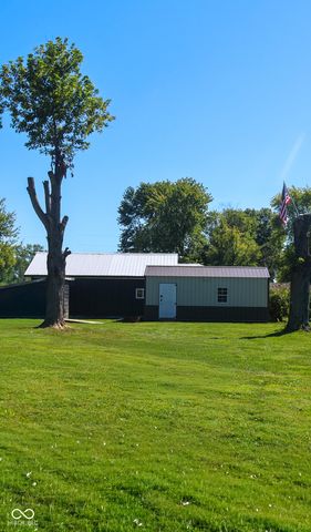 704 Della Road, Columbus, IN 47203