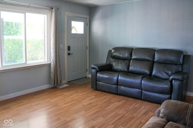 704 Della Road, Columbus, IN 47203