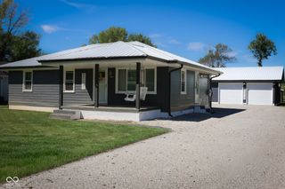 704 Della Road, Columbus, IN 47203