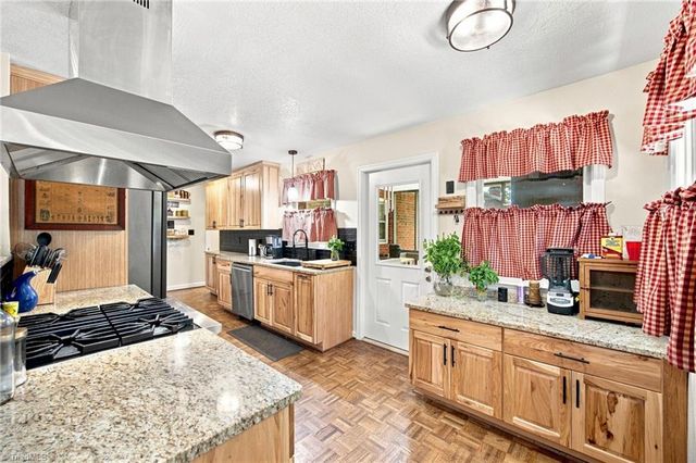 305 Heritage Circle, Statesville, NC 28625