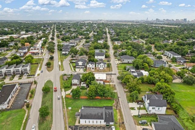 4612 Stassen Street, Houston, TX 77051
