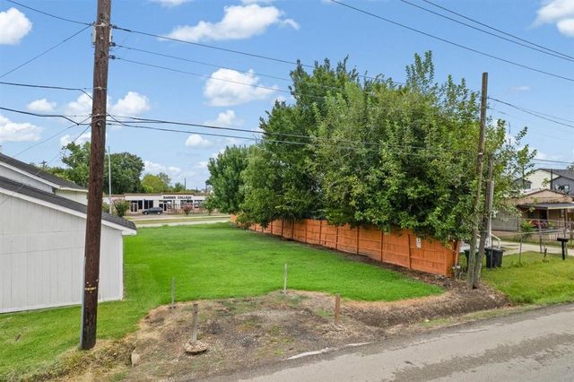 4612 Stassen Street, Houston, TX 77051