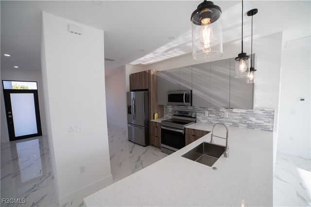 1208 NW 25th PL, Cape Coral, FL 33993