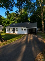76 Kings Highway, Groton, CT 06340