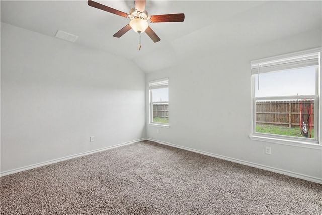 138 Donegal St, Sinton, TX 78387
