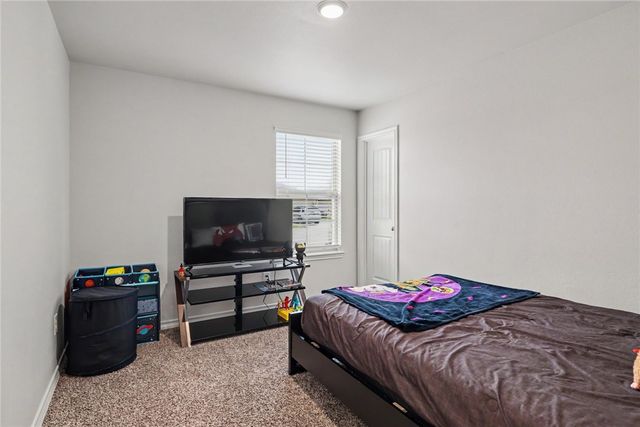 138 Donegal St, Sinton, TX 78387