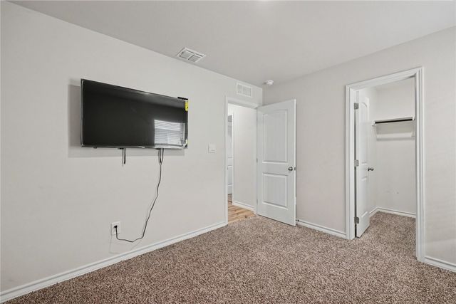 138 Donegal St, Sinton, TX 78387