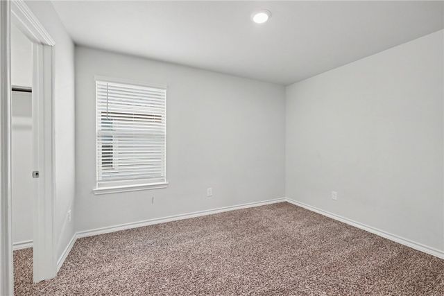 138 Donegal St, Sinton, TX 78387