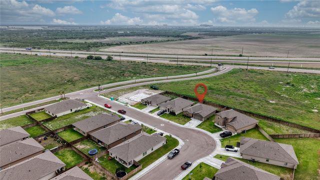 138 Donegal St, Sinton, TX 78387