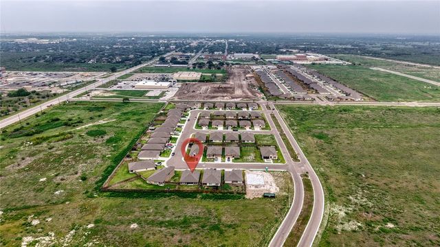 138 Donegal St, Sinton, TX 78387