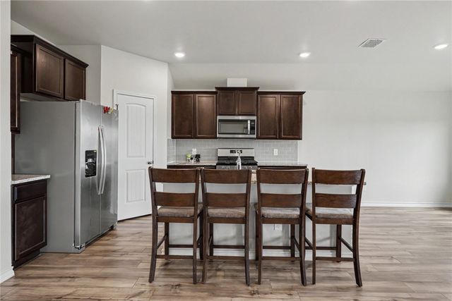138 Donegal St, Sinton, TX 78387