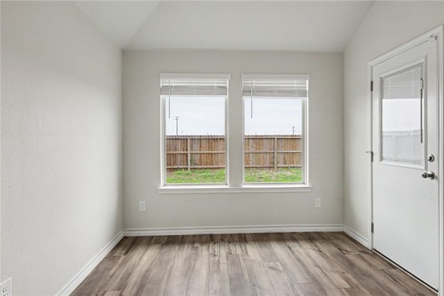 138 Donegal St, Sinton, TX 78387