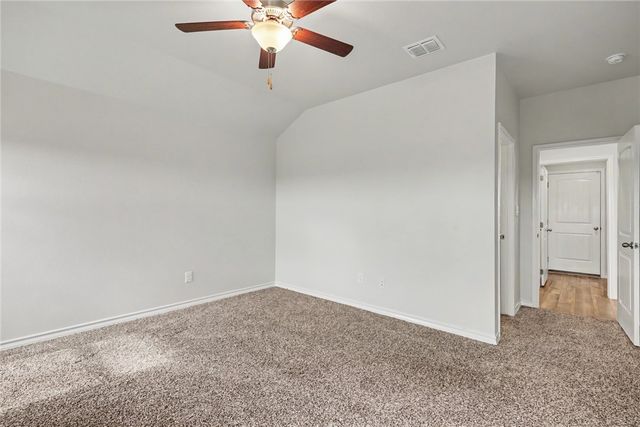 138 Donegal St, Sinton, TX 78387