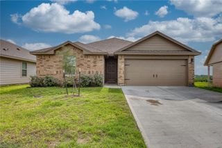 138 Donegal St, Sinton, TX 78387
