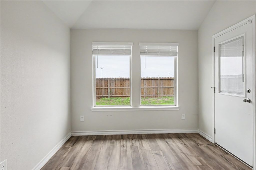 138 Donegal St, Sinton, TX 78387 — photo 5