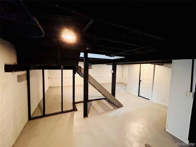 16306 Carlisle Street, Detroit, MI 48205