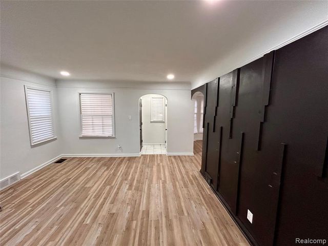 16306 Carlisle Street, Detroit, MI 48205