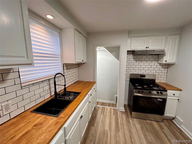 16306 Carlisle Street, Detroit, MI 48205