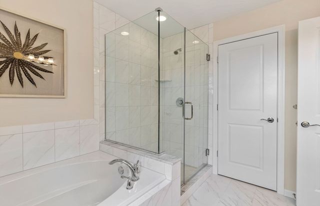 15 Emerald Run 10, Shrewsbury, MA 01545