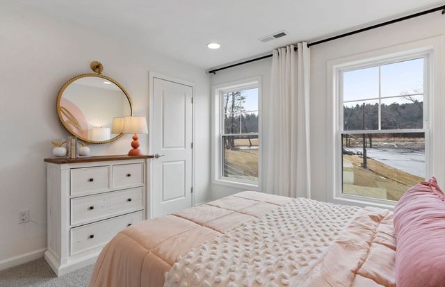 15 Emerald Run 10, Shrewsbury, MA 01545