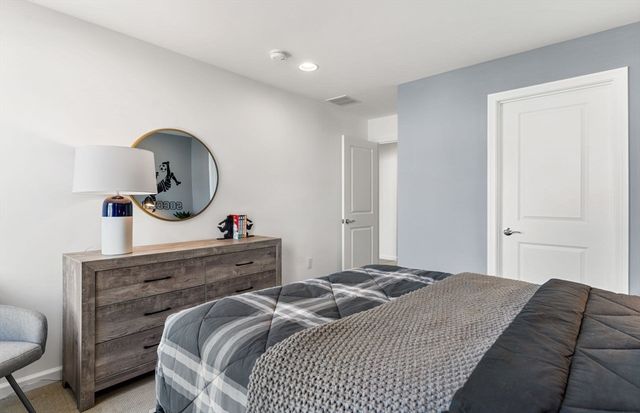 15 Emerald Run 10, Shrewsbury, MA 01545