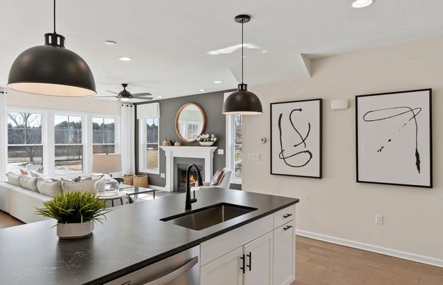 15 Emerald Run 10, Shrewsbury, MA 01545