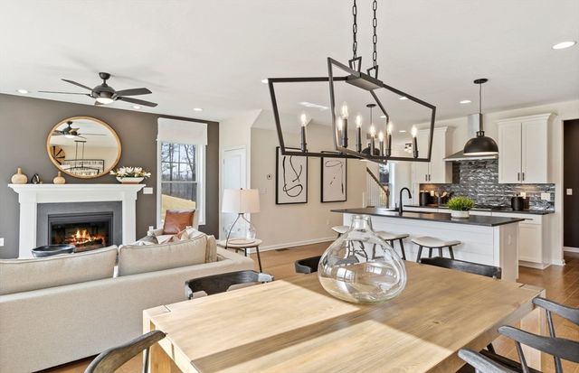 15 Emerald Run 10, Shrewsbury, MA 01545