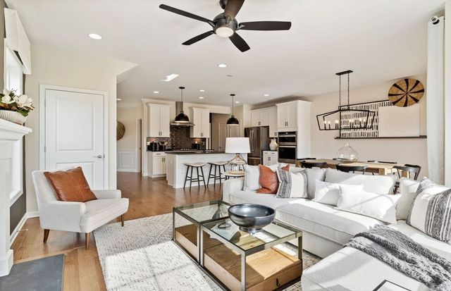 15 Emerald Run 10, Shrewsbury, MA 01545