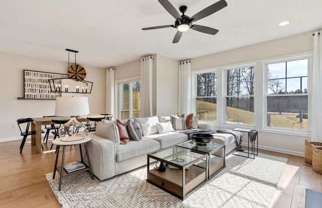 15 Emerald Run 10, Shrewsbury, MA 01545