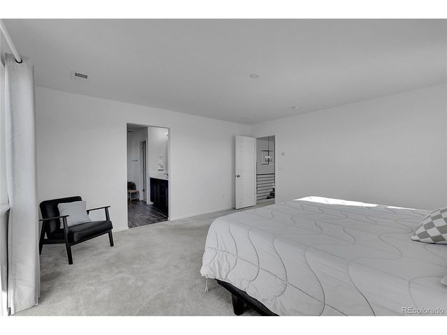 901 N Vandriver Way, Aurora, CO 80018