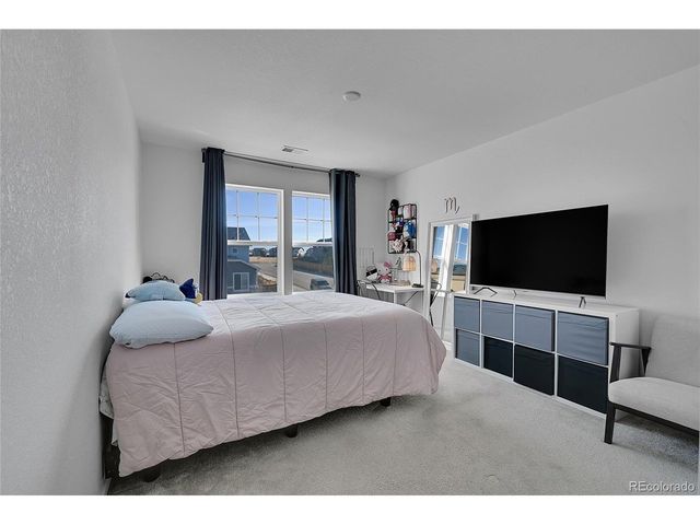 901 N Vandriver Way, Aurora, CO 80018