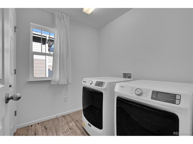 901 N Vandriver Way, Aurora, CO 80018