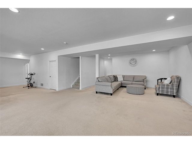 901 N Vandriver Way, Aurora, CO 80018